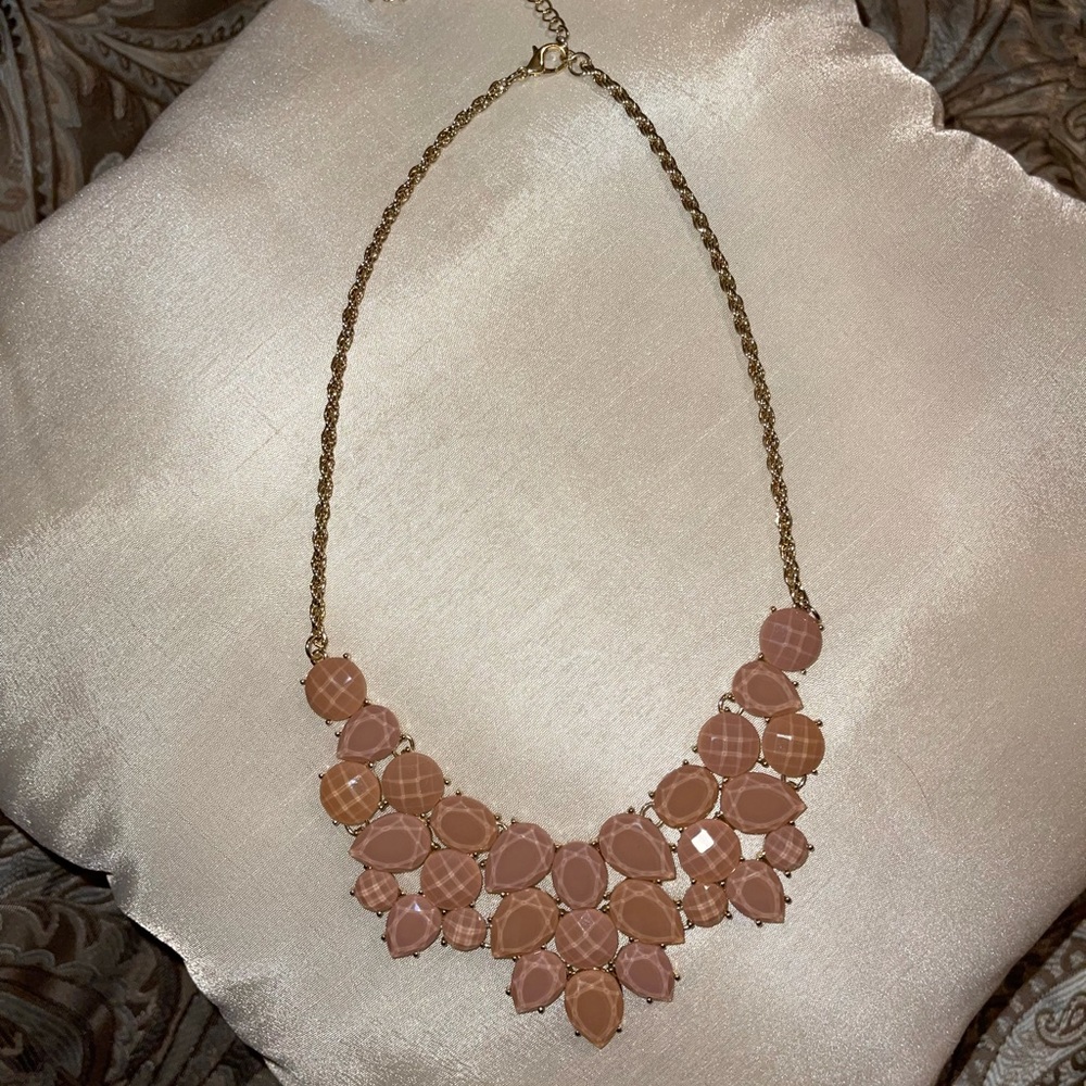 Light pink/mauve chunky necklace with a gold colored clasp chain